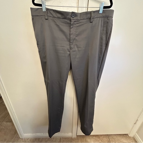 Amazon Essentials Men’s Slim Fit Flat Front Dress Pants Gray Size 38x32 - Picture 3 of 10